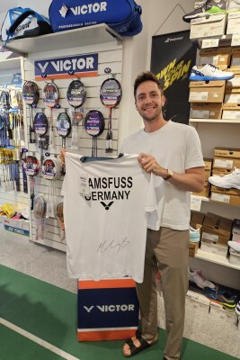 Nationalspieler Mark Lamsfuß zu Besuch im Köln Racket Shop - Nationalspieler Mark Lamsfuß zu Besuch im Köln Racket Shop